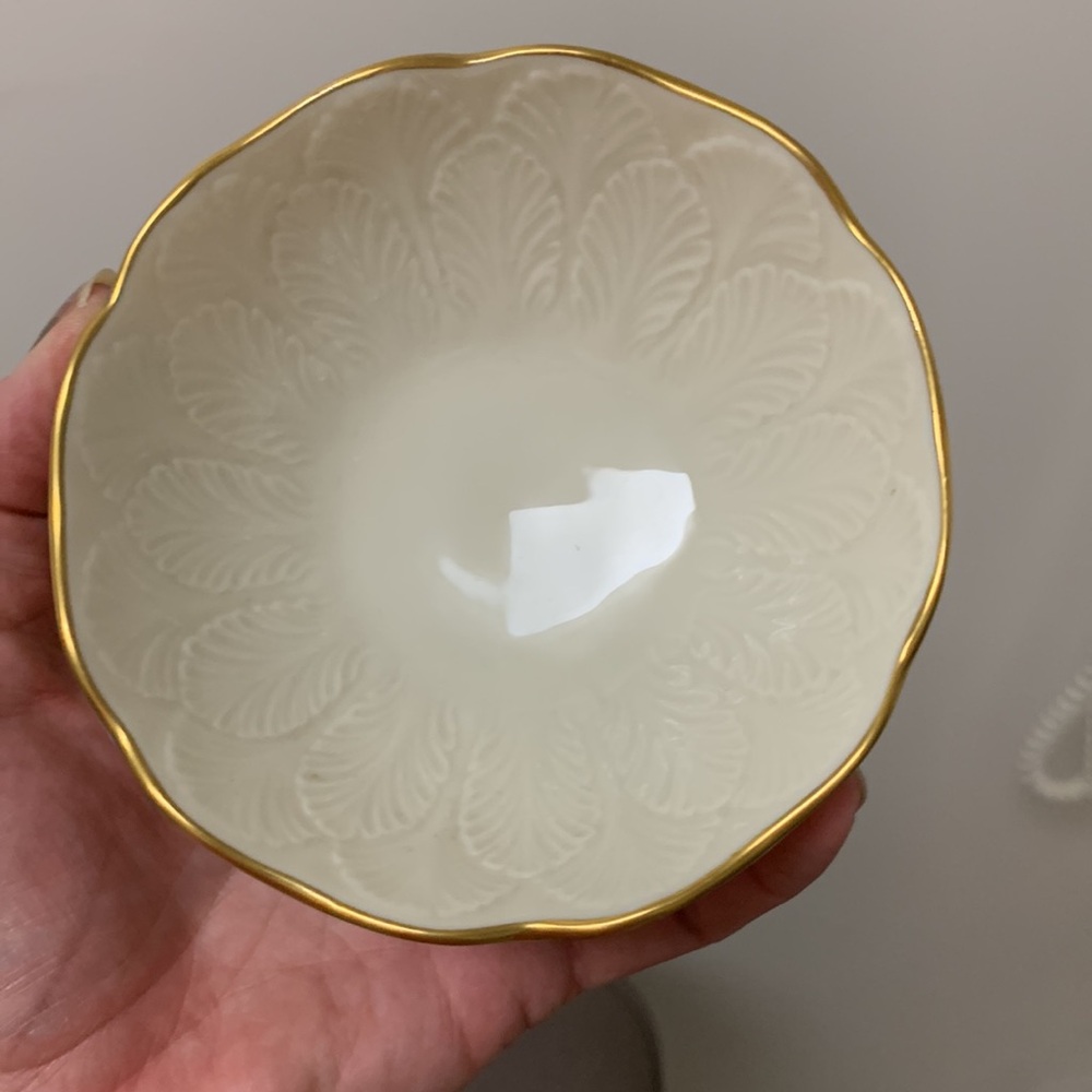 Lenox Sylvan Bowl Ivory Nut Candy Dessert Dish Leaf Pattern 24K Gold Rim USA - Picture 4 of 5